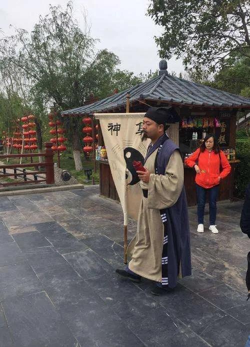 北京哪有瞎子算命的(廊坊哪有瞎子算命)-第1张图片-周易占卜网 - 免费算命_生辰八字算命_八字合婚姻