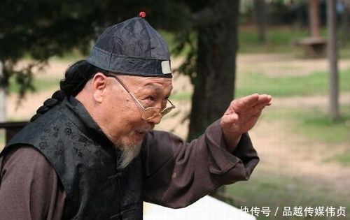 梦到算命先生拉着我(梦到算命先生给家人算命-第2张图片-周易占卜网 - 免费算命_生辰八字算命_八字合婚姻