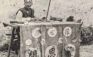 无锡哪里寺庙门口摆摊算命的人